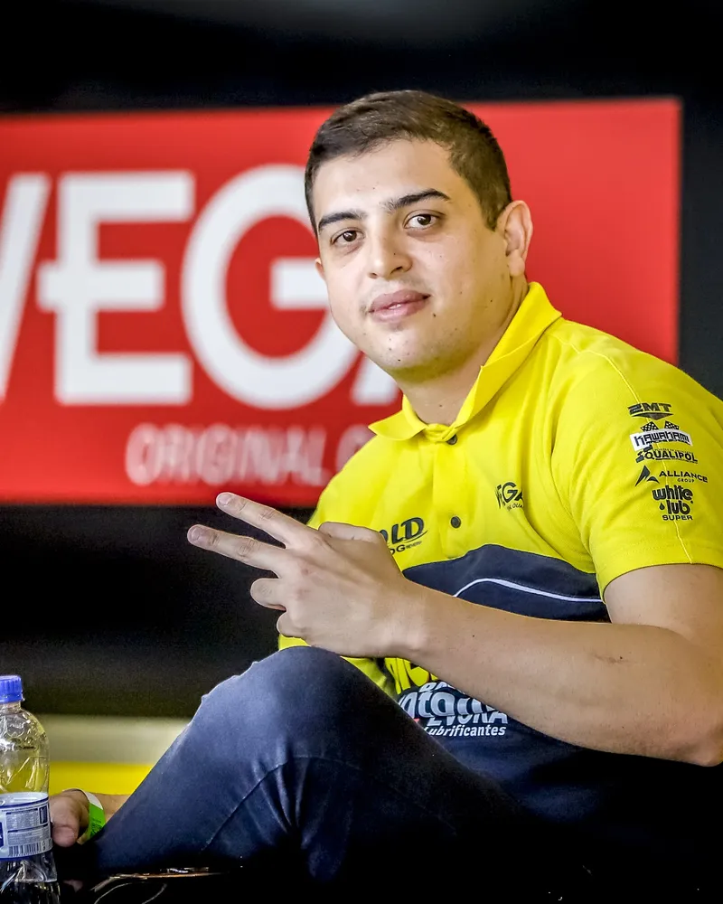 Retrato de Gustavo Gão no paddock